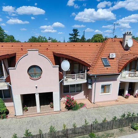 Aranyapartman Hajdúszoboszló Esterno foto